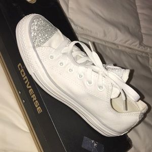 Whit Sparkly toes Converse